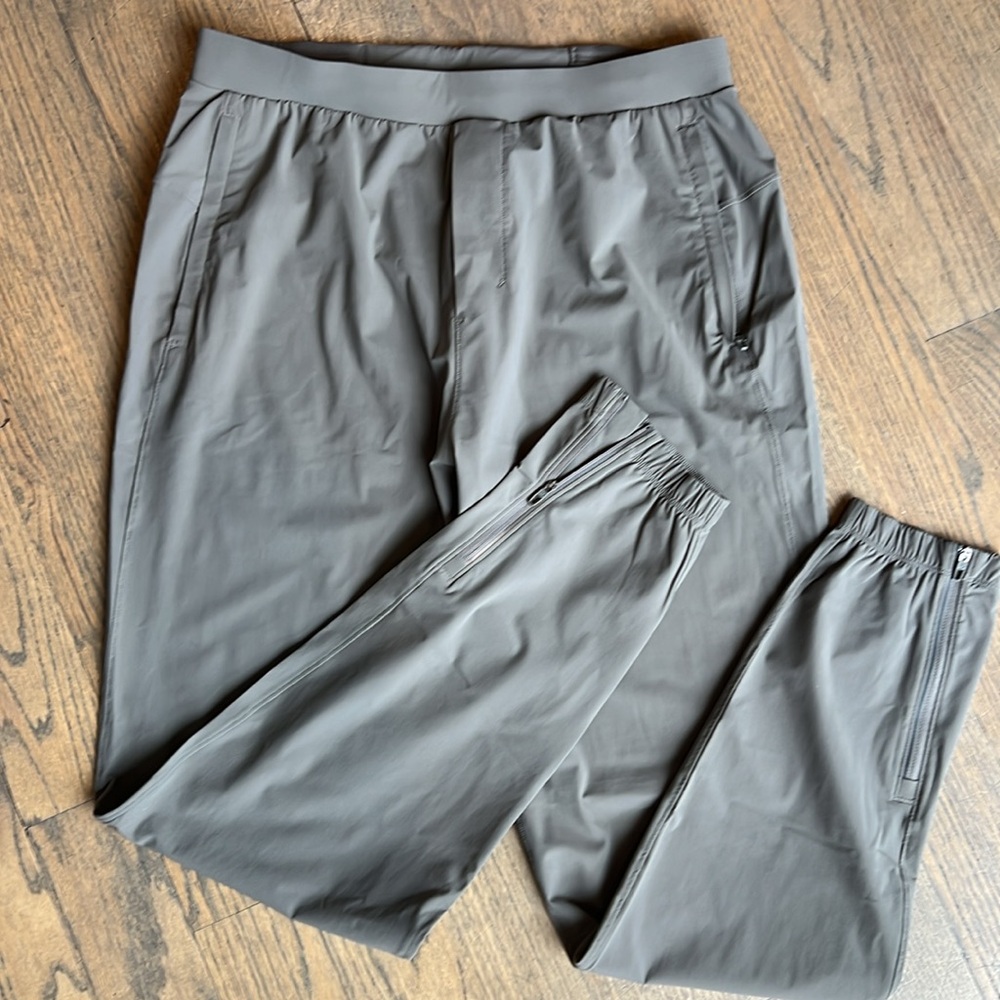 Lululemon men’s charcoal joggers